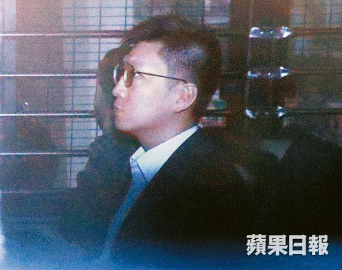 被控暴動罪的梁天琦昨由囚車押送到法院。何家達攝 被控暴動罪的梁天琦昨由囚車押送到法院。何家達攝