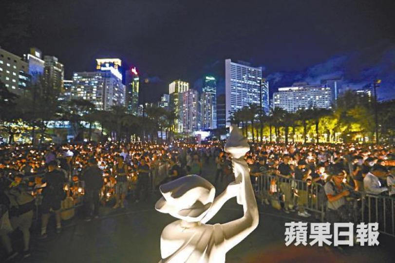 民主派今年繼續提出平反六四議案;圖為去年六四燭光集會。胡志偉 民主派今年繼續提出平反六四議案;圖為去年六四燭光集會。胡志偉