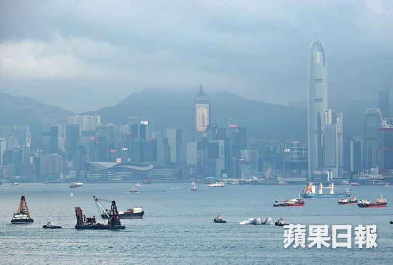 昨傍晚COMPANION到達西九對開海面,之後在維港展出。何柏佳攝 昨傍晚COMPANION到達西九對開海面,之後在維港展出。何柏佳攝