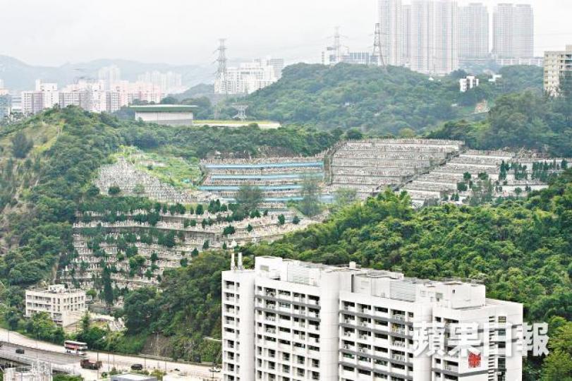 麗翠苑第1、2座靠發祥街的單位向西北方,有可能望見長沙灣天主教墳場。資料圖片 麗翠苑第1、2座靠發祥街的單位向西北方,有可能望見長沙灣天主教墳場。資料圖片