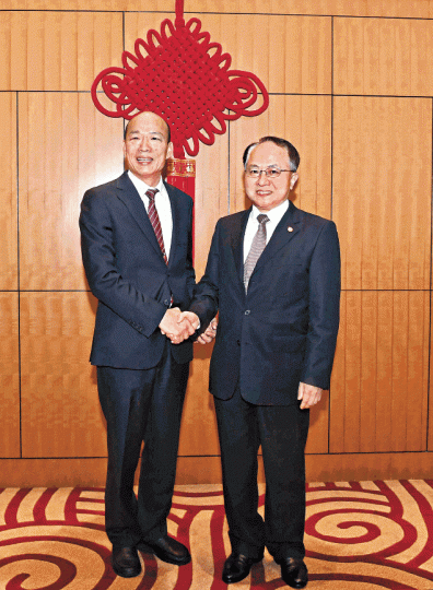 韓國瑜到禮賓府與特首林鄭月娥會面。政府新聞處圖片
韓國瑜到禮賓府與特首林鄭月娥會面。政府新聞處圖片