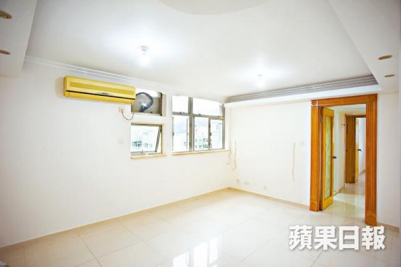 龍門居唯一鎖匙盤間隔四正,客飯廳約150方呎。 龍門居唯一鎖匙盤間隔四正,客飯廳約150方呎。