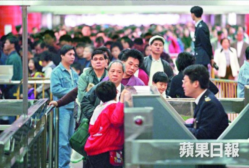 李永達披露每日約有30至40名持單程證來港人士是有特別任務的共產黨員。資料圖片李永達回憶錄《判刑前的沉思》李永達 李永達披露每日約有30至40名持單程證來港人士是有特別任務的共產黨員。資料圖片李永達回憶錄《判刑前的沉思》李永達