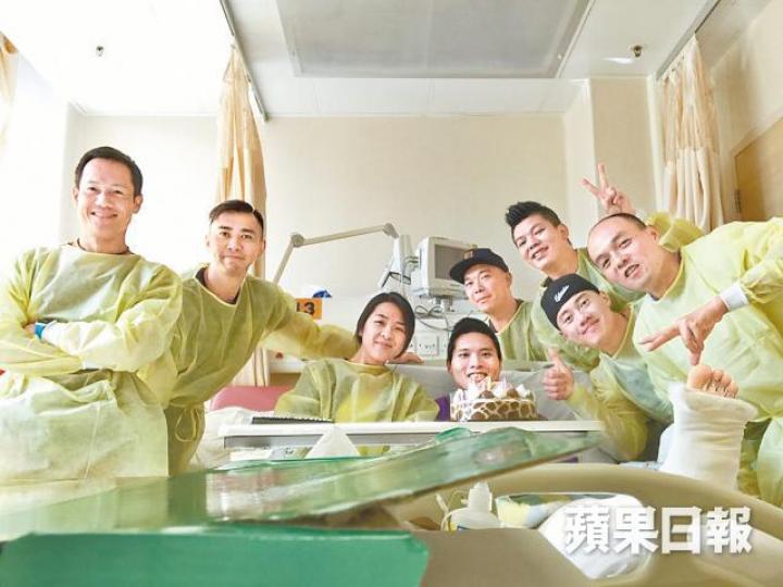 李錫熙三級燒傷留醫兩個月,幾乎要切除雙腳。李錫熙指受傷時最感激同袍及家人扶持。何家達攝 李錫熙三級燒傷留醫兩個月,幾乎要切除雙腳。李錫熙指受傷時最感激同袍及家人扶持。何家達攝