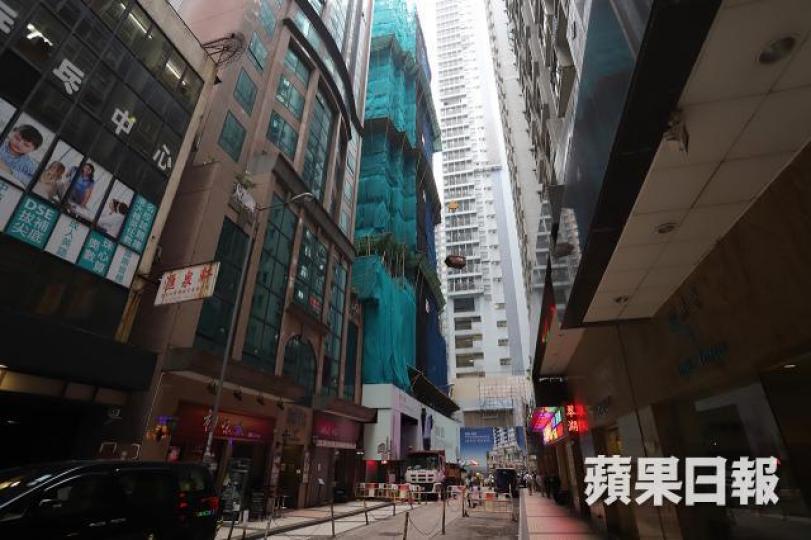 維峯.浚匯為一幢樓高27層的商住大廈,四周被各單幢樓包圍。譚德潤攝 維峯.浚匯為一幢樓高27層的商住大廈,四周被各單幢樓包圍。譚德潤攝