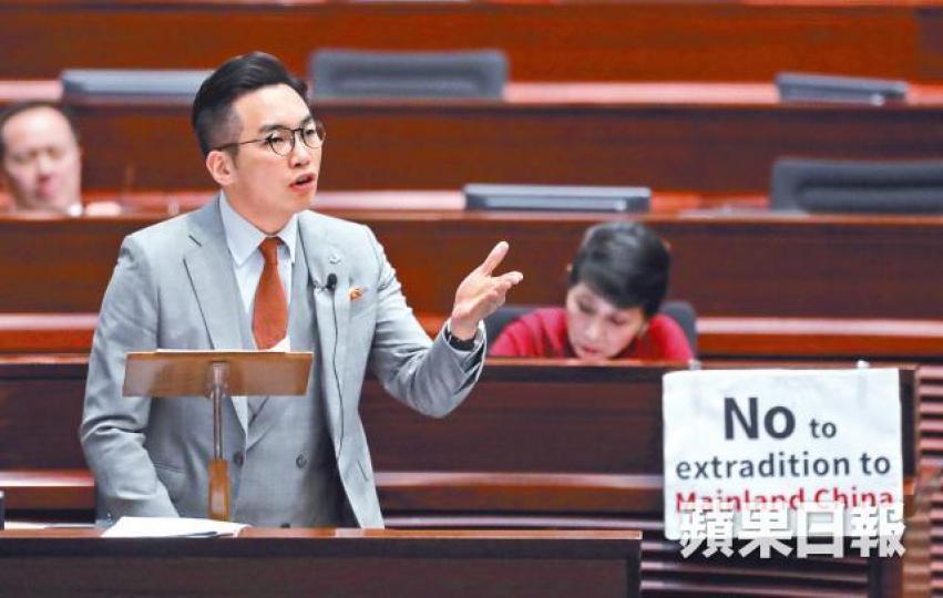 楊岳橋質疑將國歌教育納入中小學課程影響教育自主。何頴賢攝蔡若蓮 楊岳橋質疑將國歌教育納入中小學課程影響教育自主。何頴賢攝蔡若蓮