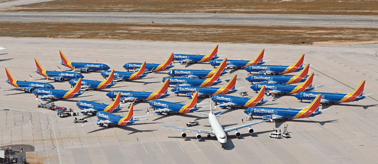 西南航空多架波音737 MAX 8客機停泊在加州一個機場。 路透社 西南航空多架波音737 MAX 8客機停泊在加州一個機場。 路透社