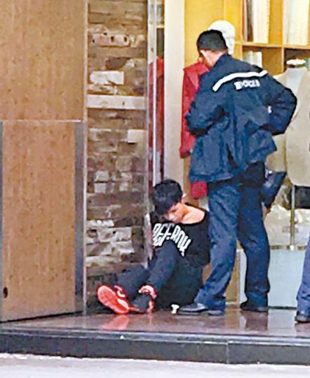 負責噴胡椒噴霧的被告吳祖軒當場被捕。資料圖片 負責噴胡椒噴霧的被告吳祖軒當場被捕。資料圖片