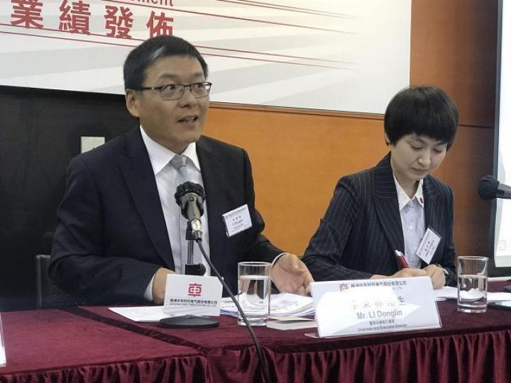 中車時代董事長兼執行董事李東林(左)。 中車時代董事長兼執行董事李東林(左)。