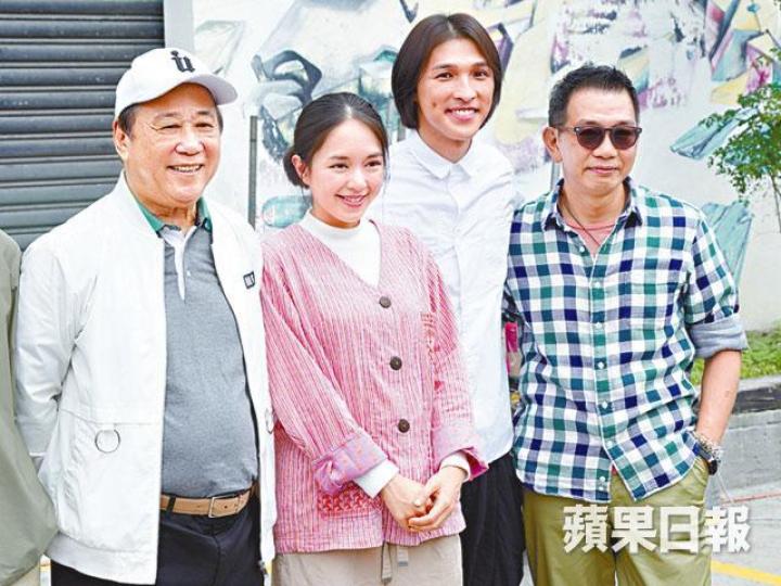 （左起）夏雨、蘇麗珊、黃又南及袁富華昨日到元朗為新片開工。