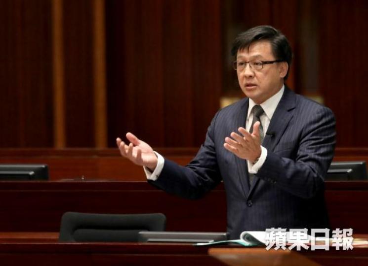 建制派議員何君堯公開呼籲教師「唔好立亂自殺」,否則會「累死別人」。 建制派議員何君堯公開呼籲教師「唔好立亂自殺」,否則會「累死別人」。