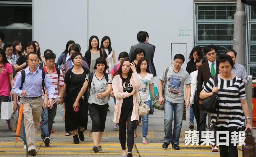 強積金自願供款及延期年金產品扣稅方案上周在立法會通過,將於下星期實施,不過大部份打工仔好似未聽過。 資料圖片 強積金自願供款及延期年金產品扣稅方案上周在立法會通過,將於下星期實施,不過大部份打工仔好似未聽過。 資料圖片