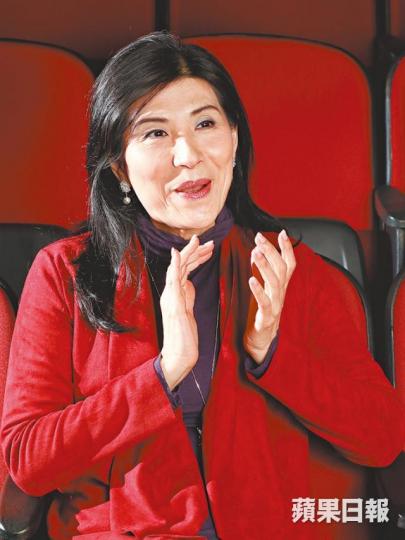 入行45年，方伊琪直認以前唱夜總會有很多引誘。