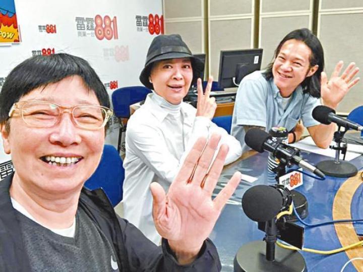 金燕玲（中）昨日接受密友蘇施黃訪問，大方談及抗癌經歷。互聯網圖片