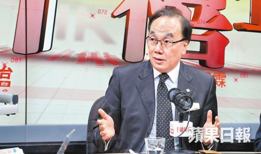 梁家傑昨於電台節目指政府剔除九種商業罪行的理據不符邏輯。張志華攝 梁家傑昨於電台節目指政府剔除九種商業罪行的理據不符邏輯。張志華攝