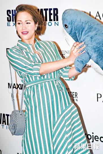 貝安琪表示囝囝有語言天份。尤金妮亞公主前晚現身支持首映。 貝安琪表示囝囝有語言天份。尤金妮亞公主前晚現身支持首映。