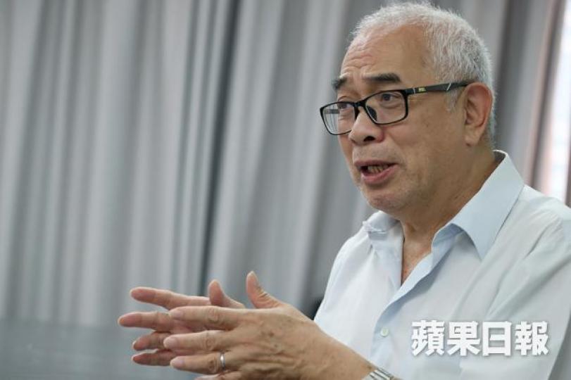 程翔2005年被內地當局控以間諜罪判囚5年。 程翔2005年被內地當局控以間諜罪判囚5年。