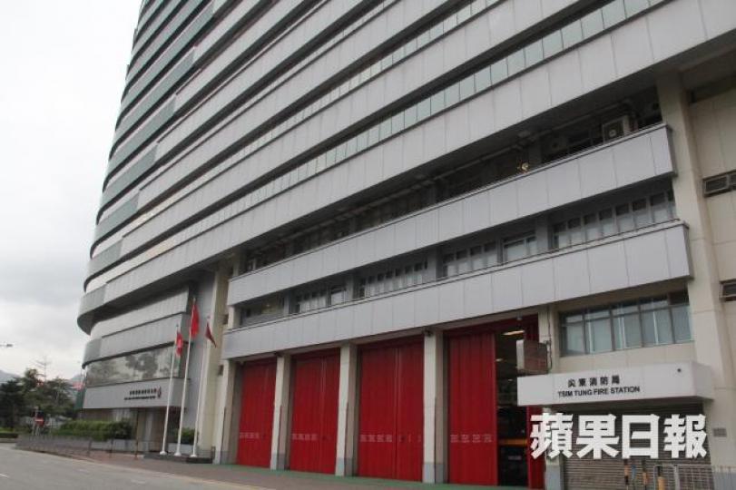 涉嫌非禮女下屬被捕的消防總隊目姓陳,駐守尖東消防處總部消防控制中心。黎家駒攝 涉嫌非禮女下屬被捕的消防總隊目姓陳,駐守尖東消防處總部消防控制中心。黎家駒攝