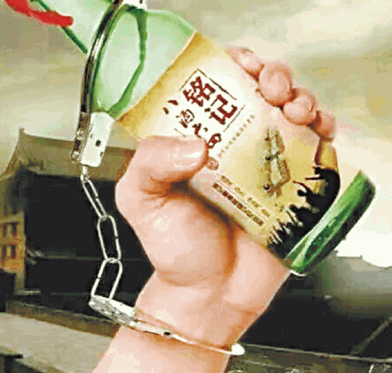 四君子因自製「八酒六四」紀念民運,遭中共拘押已近3年。高燕(左)、劉天艷(右)與兒子圖圖(中)曾抗議當局逾期羈押。 互聯網羅富譽妻子高燕認為丈夫紀念六四並沒做錯事。 《蘋果》記者攝 四君子因自製「八酒六四」紀念民運,遭中共拘押已近3年。高燕(左)、劉天艷(右)與兒子圖圖(中)曾抗議當局逾期羈押。 互聯網羅富譽妻子高燕認為丈夫紀念六四並沒做錯事。 《蘋果》記者攝