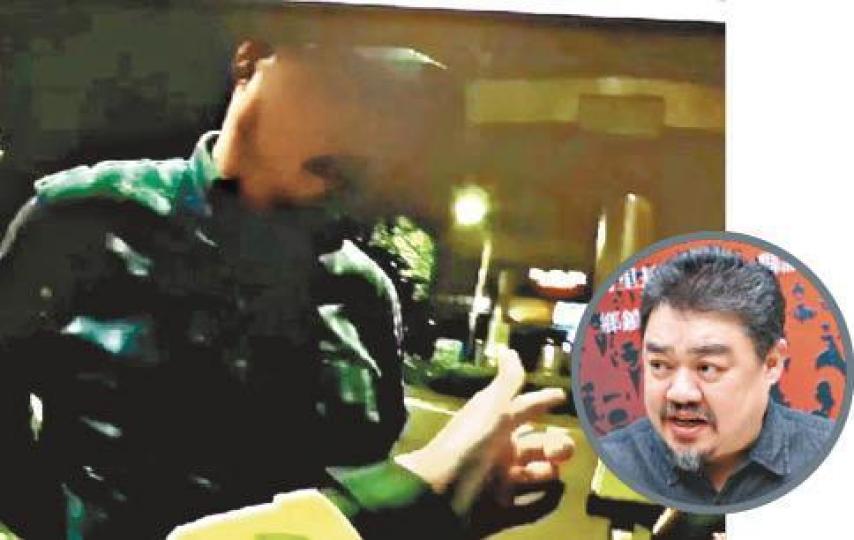 吾爾開希被警員截停接受酒精含量測試。 吾爾開希被警員截停接受酒精含量測試。