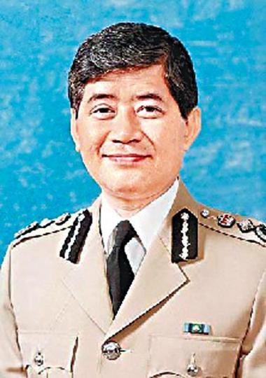 首位華人入境處長梁銘彥1996年被港英政府認為品格有問題，飭令提早退休。