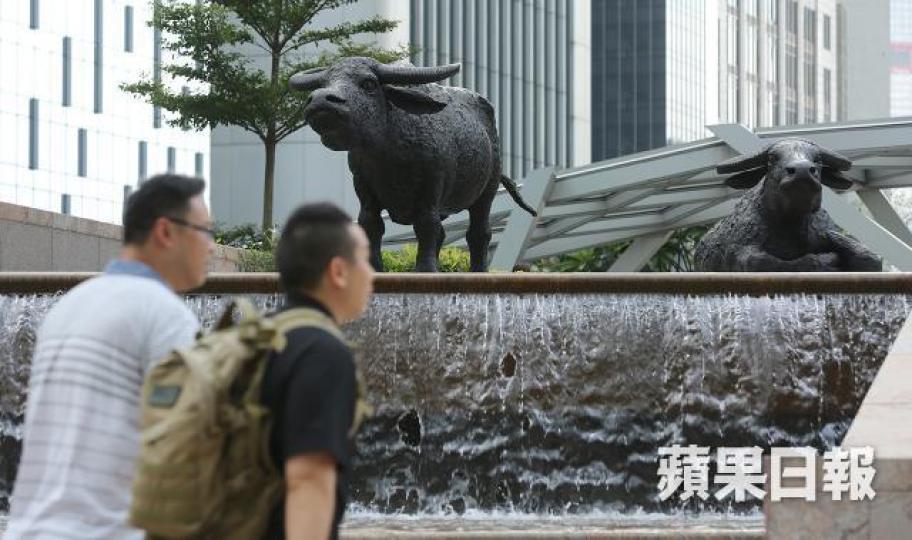 大市突破重重關口,帶動二三線股回暖,殼股同樣受惠。 資料圖片 大市突破重重關口,帶動二三線股回暖,殼股同樣受惠。 資料圖片