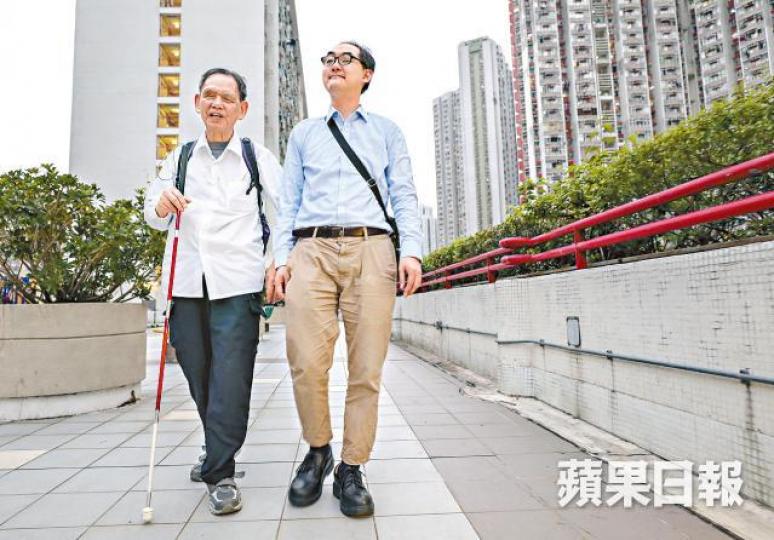 單義豪(左)是盲人工廠第一代工友,身旁兒子同樣在此工作。土瓜灣盲人工廠即將拆卸重建,但工友和學員去向仍未明朗。單義豪從1963年工廠建成時已在此工作。受訪者提供圖片單永生夫婦是現時工廠的文件帶組工友。受訪者提供圖片車衣組主要縫製各種工業及學生制服。輔導會提供圖片文件帶組主要接政府定單。輔導會提供圖片 單義豪(左)是盲人工廠第一代工友,身旁兒子同樣在此工作。土瓜灣盲人工廠即將拆卸重建,但工友和學員去向仍未明朗。單義豪從1963年工廠建成時已在此工作。受訪者提供圖片單永生夫婦是現時工廠的文件帶組工友。受訪者提供圖片車衣組主要縫製各種工業及學生制服。輔導會提供圖片文件帶組主要接政府定單。輔導會提供圖片