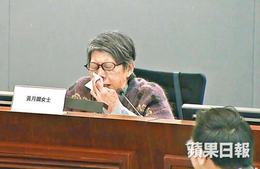 黃婆婆昨在立會哭訴搵工困難,卻遭到勞福局長羅致光無情回應。勞福局長羅致光遭指摘無法解決長者貧窮問題。 黃婆婆昨在立會哭訴搵工困難,卻遭到勞福局長羅致光無情回應。勞福局長羅致光遭指摘無法解決長者貧窮問題。