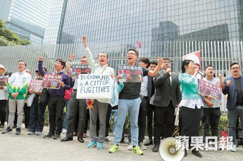 民陣昨聯同多個團體到政總外請願反對修例。何頴賢攝 民陣昨聯同多個團體到政總外請願反對修例。何頴賢攝