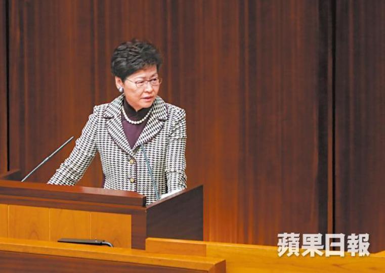 特首林鄭月娥昨日多番迴避議員追問她對中國司法制度的評價。何柏佳攝 特首林鄭月娥昨日多番迴避議員追問她對中國司法制度的評價。何柏佳攝