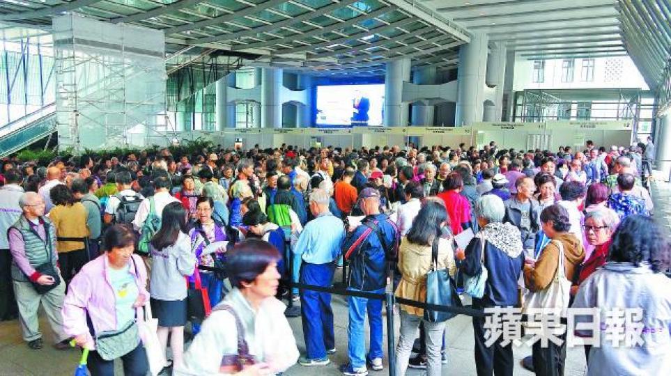 滙控昨舉行非正式股東會,逾300名小股東出席。何耀勤攝 滙控昨舉行非正式股東會,逾300名小股東出席。何耀勤攝