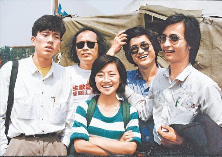 岑建勳(左二)等人被指在黃雀行動中營救柴玲(中)及封從德(右一)等學運領袖。資料圖片 岑建勳(左二)等人被指在黃雀行動中營救柴玲(中)及封從德(右一)等學運領袖。資料圖片