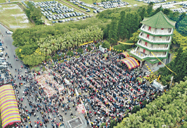 葉家祭祖航拍畫面壯觀。 台灣《蘋果日報》 葉家祭祖航拍畫面壯觀。 台灣《蘋果日報》
