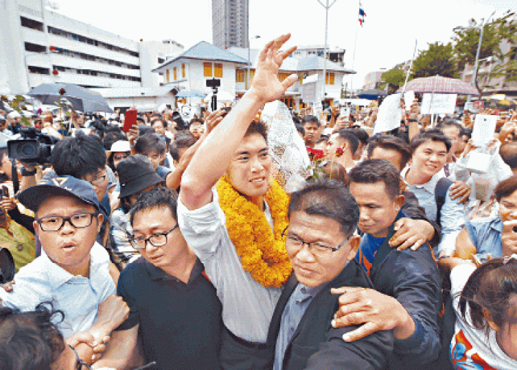 塔納通被視為反對派的明日之星。 塔納通被視為反對派的明日之星。