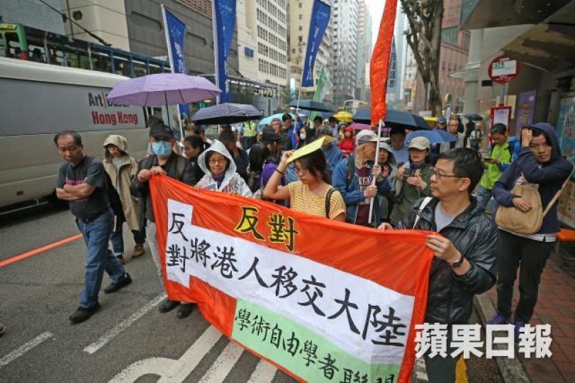 早前大批市民上街反對「送中」條例。 早前大批市民上街反對「送中」條例。