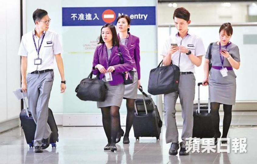 香港快運疑不准全部員工戴口罩,罔顧員工健康。 香港快運疑不准全部員工戴口罩,罔顧員工健康。