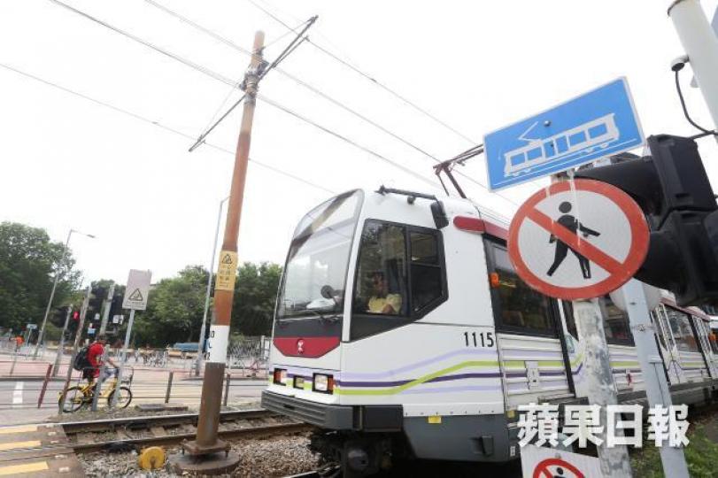 輕鐵前晚(6日)發生列車開錯門事故。資料圖片 輕鐵前晚(6日)發生列車開錯門事故。資料圖片