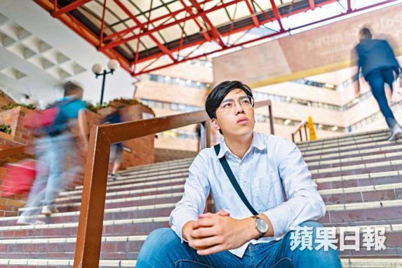 林穎恒批評理大校方近年對學生會態度變得強硬、不尊重,他對學校已再無歸屬感。理大對四名涉連儂牆風波的學生作出嚴厲處分。 林穎恒批評理大校方近年對學生會態度變得強硬、不尊重,他對學校已再無歸屬感。理大對四名涉連儂牆風波的學生作出嚴厲處分。