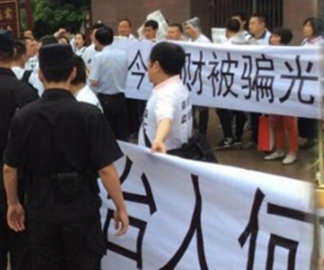 中國網貸爆煲,苦主被騙錢者反被打壓。在中國欠債不還錢,似乎已變得天公地道。 互聯網圖片 中國網貸爆煲,苦主被騙錢者反被打壓。在中國欠債不還錢,似乎已變得天公地道。 互聯網圖片