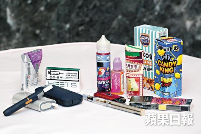 有家長指青年易受新型煙誘惑。董立華攝 有家長指青年易受新型煙誘惑。董立華攝