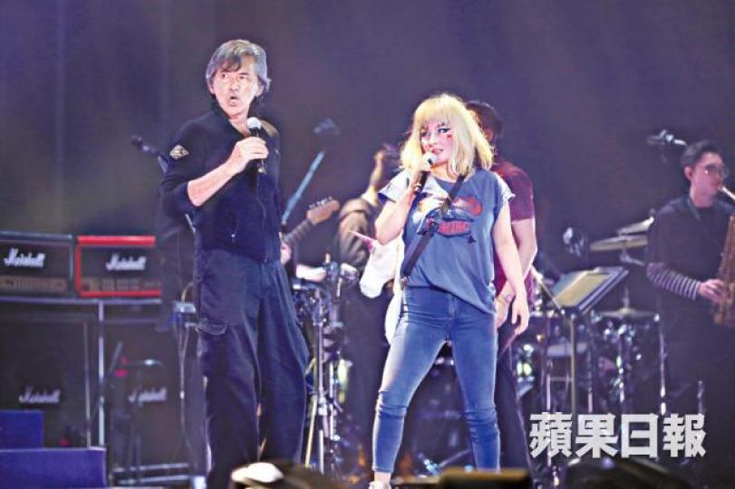 超儀唱出《男兒當自強》時，林子祥驚喜現身，林子祥笑言是為了超儀特別捱夜。超儀安排特別環節，與盧凱彤隔空對唱。有一段時間沒有表演的陳子聰，與超儀在台上共舞。超儀前晚在九展開騷，換上多個不同造型，非常揼本。