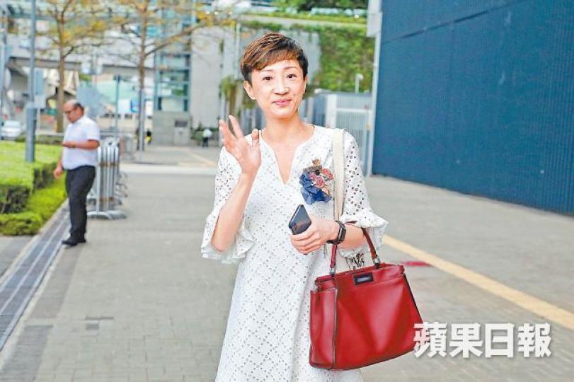 坦然面對裁決的陳淑莊稱已做好入獄準備,並感激傘運同路人的支持。許頌明攝為佔中剃頭明志的陳淑莊2014年參與黑布遊行,抗議人大落閘封殺真普選。 坦然面對裁決的陳淑莊稱已做好入獄準備,並感激傘運同路人的支持。許頌明攝為佔中剃頭明志的陳淑莊2014年參與黑布遊行,抗議人大落閘封殺真普選。