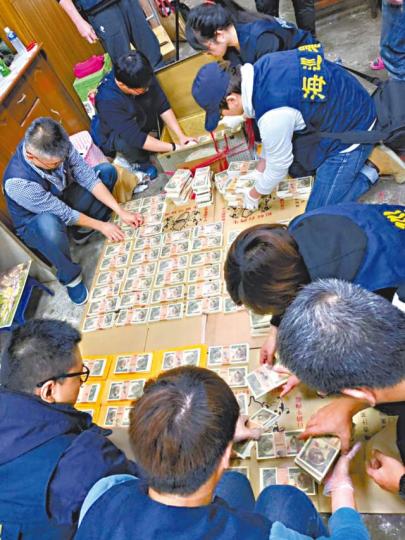 台警查獲巨額的偽造日圓鈔票,全是舊版聖德太子版。 台警查獲巨額的偽造日圓鈔票,全是舊版聖德太子版。