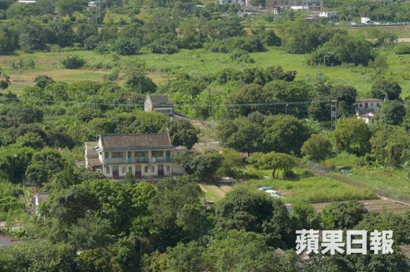 本港地產商於粉嶺馬適路附近持有地皮。 本港地產商於粉嶺馬適路附近持有地皮。
