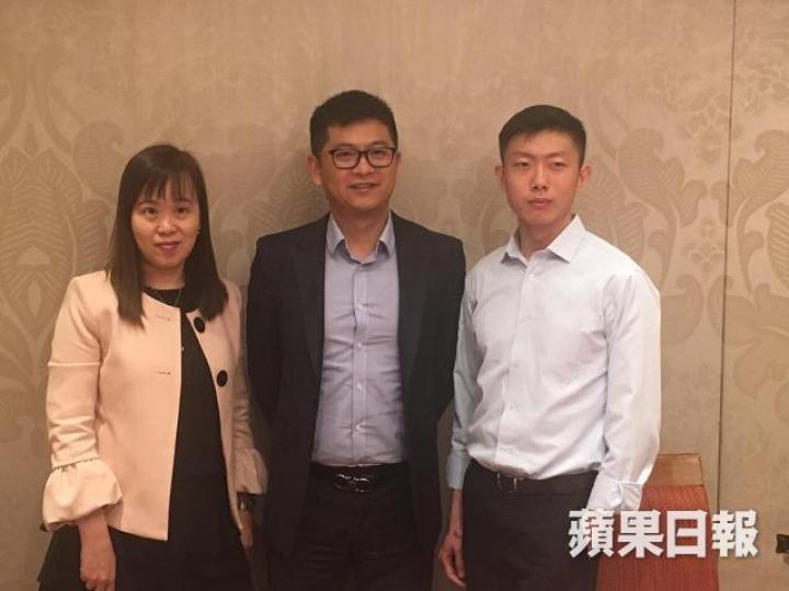 圓通速遞總裁黃逸峰(中)。 圓通速遞總裁黃逸峰(中)。