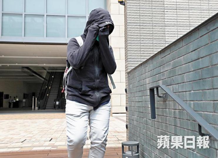 偷拍案被告李詠培獲撤控後步離法院。張志華攝 偷拍案被告李詠培獲撤控後步離法院。張志華攝