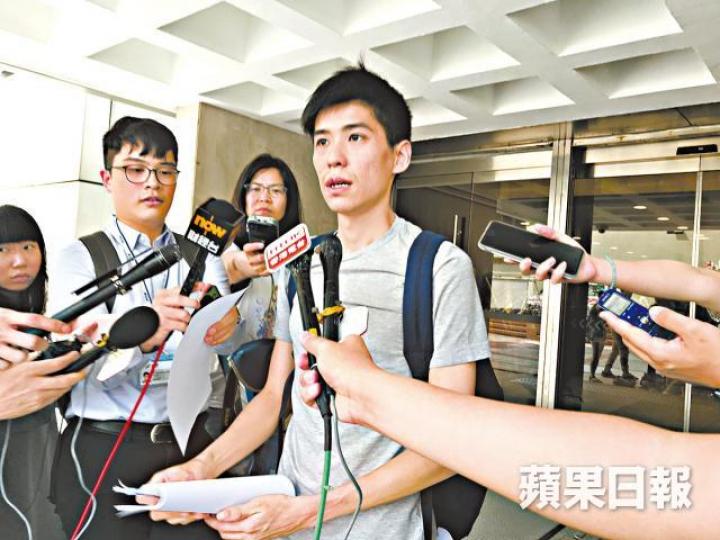 學聯前副秘書長岑敖暉批評,港府將中環海濱劃為軍事用途損害公眾利益。中環海濱 學聯前副秘書長岑敖暉批評,港府將中環海濱劃為軍事用途損害公眾利益。中環海濱