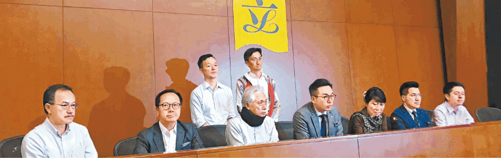 民主派立法會議員昨再發表聲明,抗議佔中九子被判罪成。 民主派立法會議員昨再發表聲明,抗議佔中九子被判罪成。