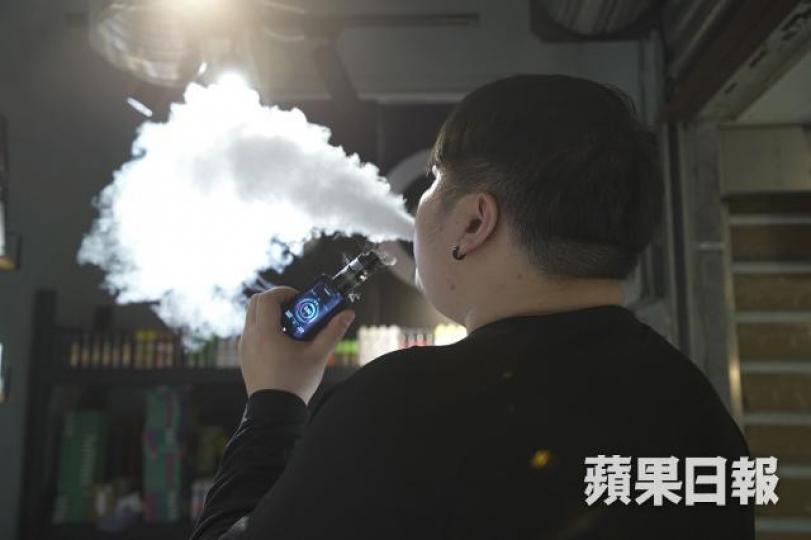 為何要一刀切禁止電子煙而不作出規管?官員至今都未有正面回應。資料圖片 為何要一刀切禁止電子煙而不作出規管?官員至今都未有正面回應。資料圖片