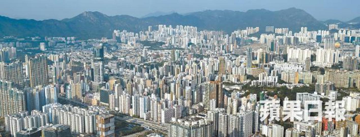 740萬人口加上住宅用途土地有限,令香港住屋仍遠遠不夠。 740萬人口加上住宅用途土地有限,令香港住屋仍遠遠不夠。
